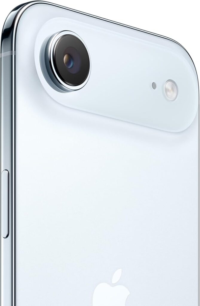 iPhone Air 256GB in Offerta: -27% su Amazon (898,99€ invece di 1.239€) 2 iPhone Air 256GB in offerta, colore Celeste — vista verticale con fotocamera