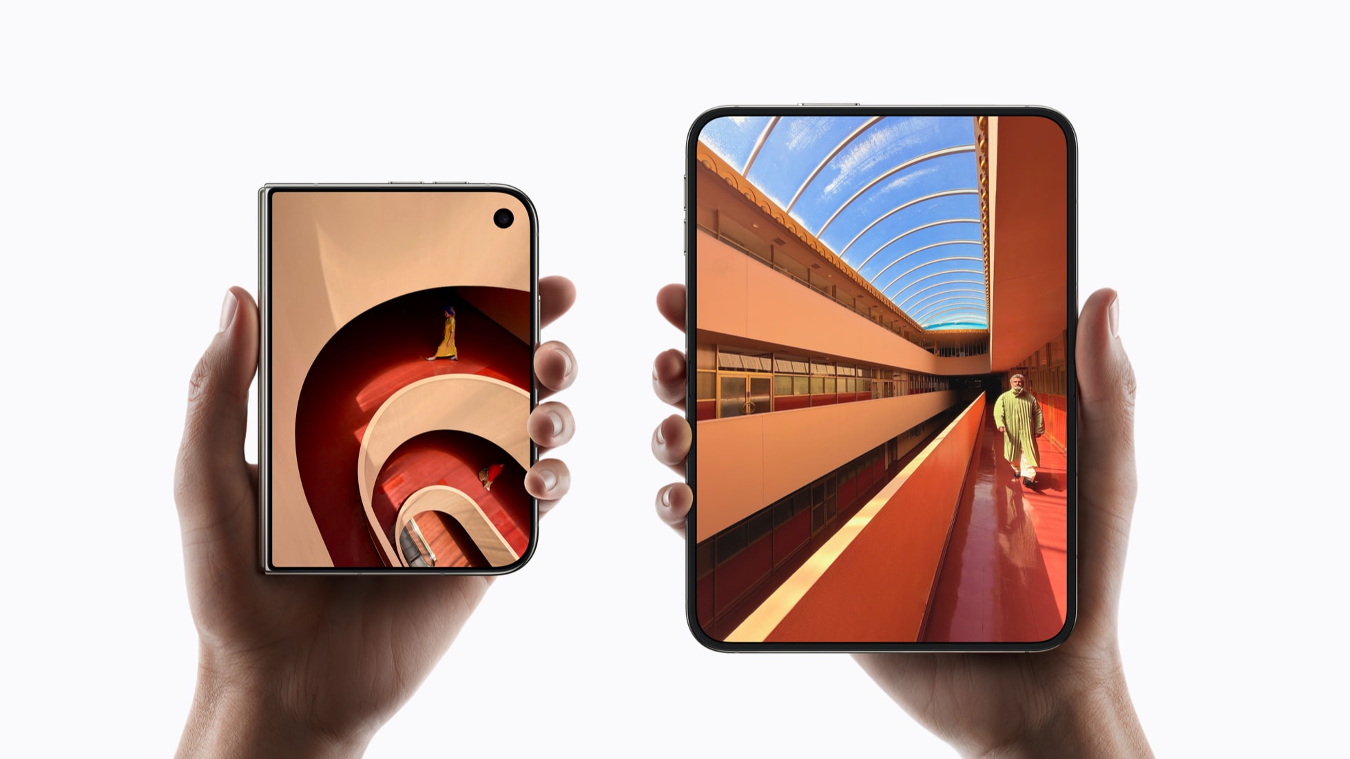 iPhone Duo: prezzo in Italia, uscita e quanto costa a rate 2 iPhone Duo chiuso, con il display esterno da 5,4 pollici, e aperto, con il display interno da 7,6 pollici
