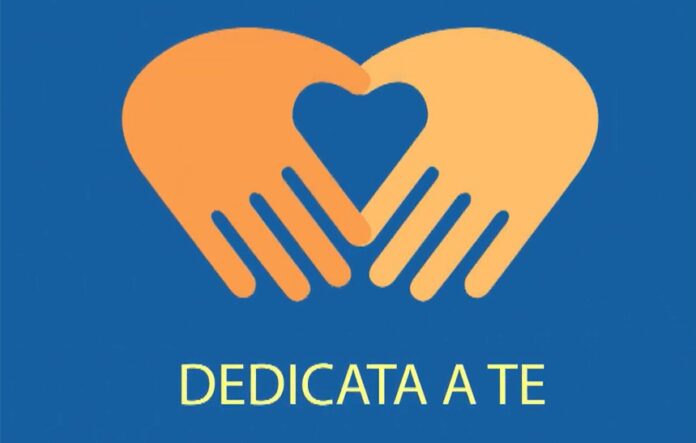 Logo della Carta Dedicata a te: due mani arancioni che formano un cuore su sfondo blu